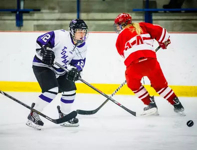 Women's hockey can't overcome early deficit, falls 6-3 Image
