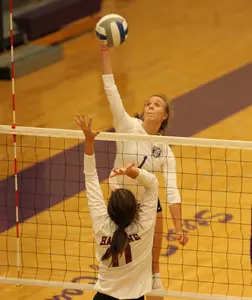 Volleyball drops MIAC road match Image