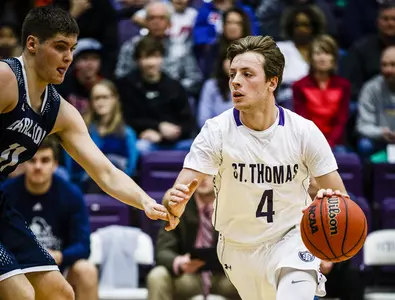 Shaeffer's late burst lifts Men's Hoops Image