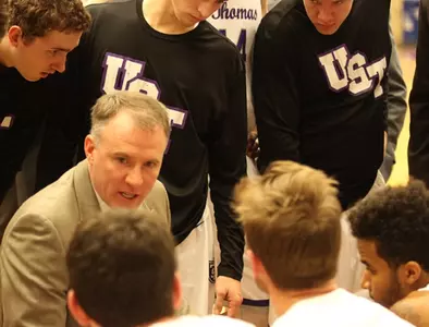 Men's Hoops gets huge road win at No. 19 Point Image