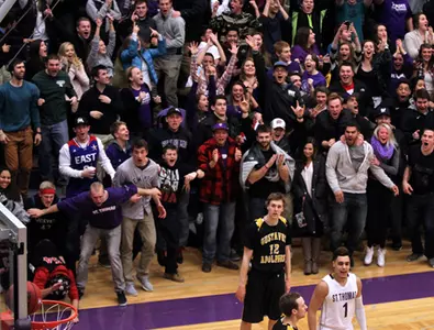 Marcus' magic: Men's Hoops storms back to playoff title game Image