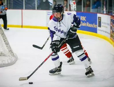 McGlade leads women's hockey to 3-0 win Image