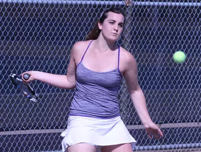 Women's Tennis outlasts tough Carleton team Image