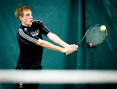 Men's Tennis falls 8-1 to Gusties Image