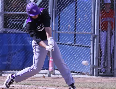 Baseball surprises No. 11 Wartburg, 6-4 Image