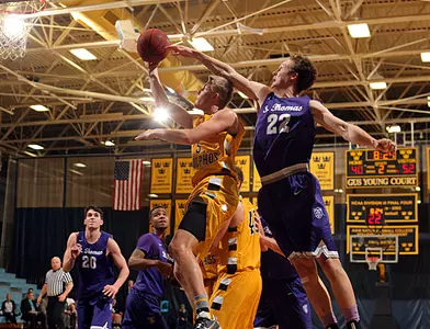 Efficient Men's Hoops moves to 9-1 on season Image