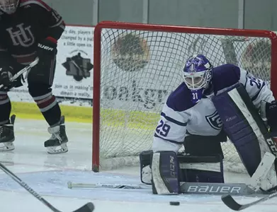 Men's Hockey tops Hamline 6-4 Image