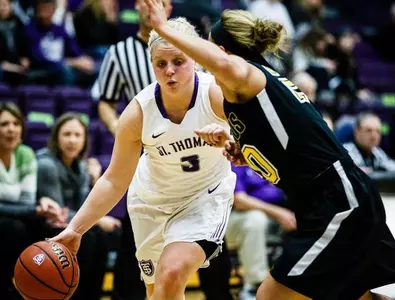 Women's basketball jumps out early, wins ninth straight Image