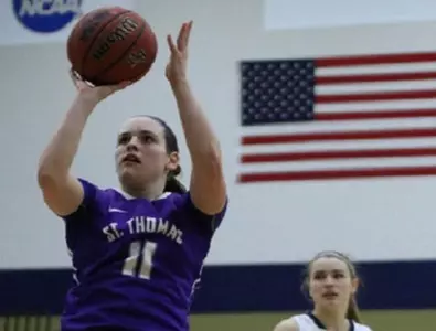 Women's basketball takes down Bethel in OT thriller Image
