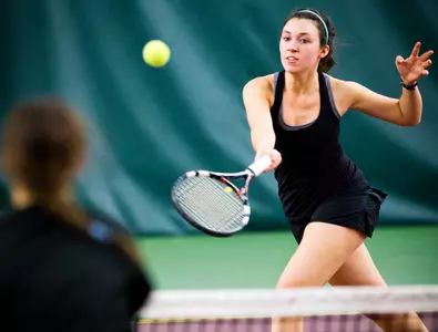 Women's Tennis tops Blazers, moves to 5-0 Image