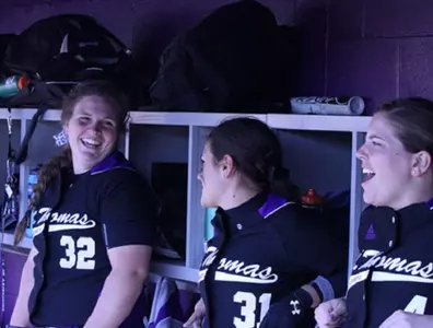 Softball runs win streak to 17 Image