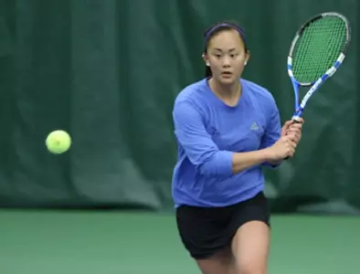 Women's Tennis tops Carleton, St.Olaf Image