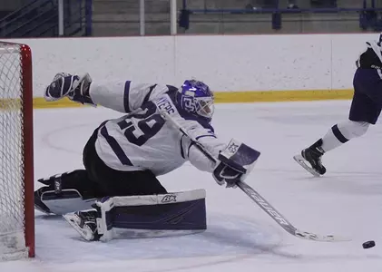 Tommies fall to Blugolds 5-1, drop to 8-5-3 overall Image