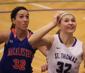 Women's hoops keeps rolling with win Image