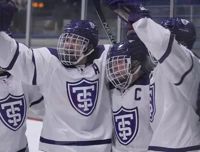 Men's hockey opens 2017 with wild win Image