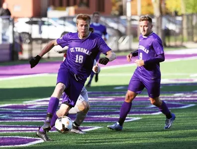 Men's soccer caps record regular season with 1-0 win Image
