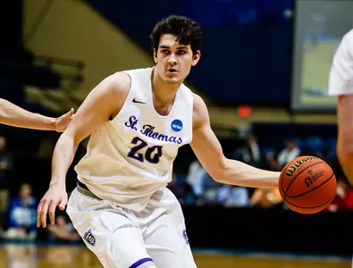 Men's Basketball falls in OT to ranked Pioneers Image