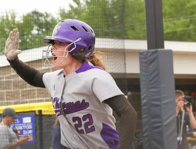 Softball caps strong week in Florida Image