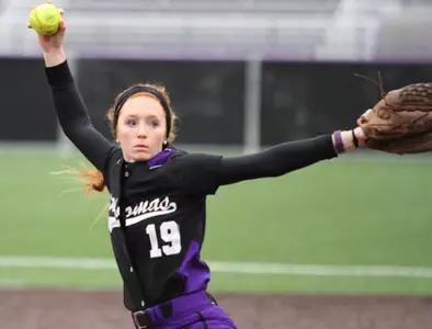 Softball sweeps Oles, now 15-3 Image