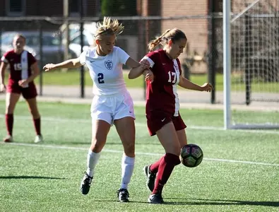 Women's soccer suffers first loss Image