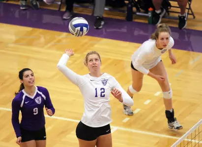 Volleyball stays hot, cruises past Carleton Image