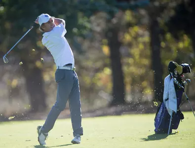 Men's Golf surges on Sunday, shares second place Image