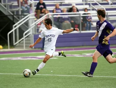 No. 3 men's soccer caps off 3-0 opening weekend Image