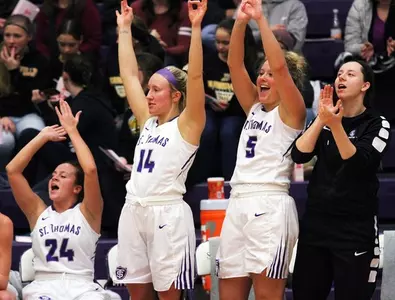Women's basketball wins sixth straight Image