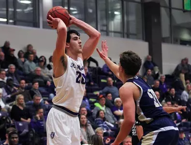 Men's hoops wins, tied for second in MIAC Image