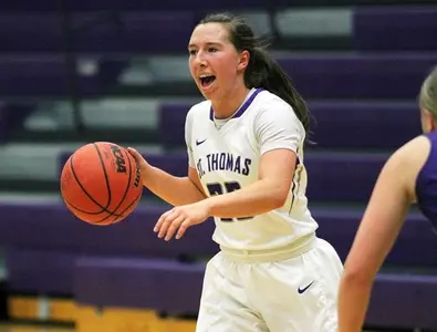 Women's basketball picks up road win, remains unbeaten in MIAC Image