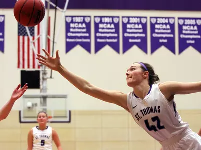 Women's Basketball storms to 10th victory Image