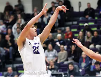 Men's hoops gets big road win over Carleton Image