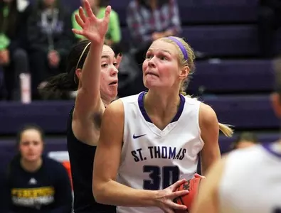 Women's Hoops keeps rolling, 6-0 in league Image