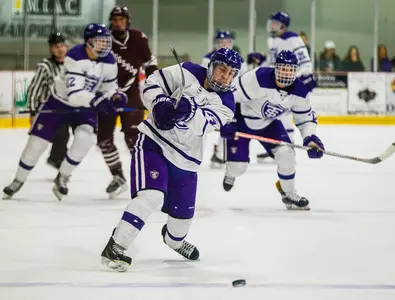 Men's Hockey falls 3-2 to River Falls Image