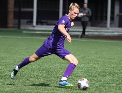 Men's Soccer win streak hits six Image