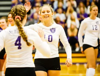 Volleyball stays hot with two Saturday victories Image