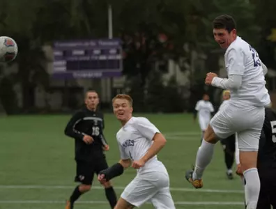 Bounce-back day for Men's Soccer in 5-1 win Image