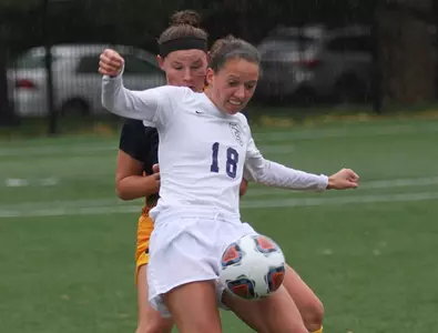 Women's Soccer rains supreme, streak hits 12 Image