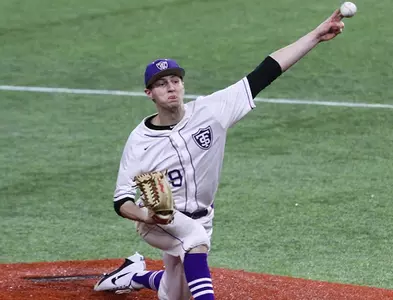 Baseball drops two to Titans Image