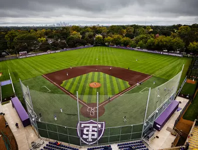 Baseball splits two Sunday games in Iowa Image