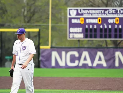 Baseball splits with BU, stays in MIAC chase Image
