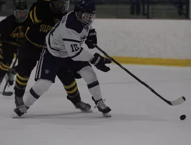 Men's Hockey ties Bethel to open series Image