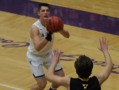 Wed. Wrap: Hoops teams cruise past Gusties Image