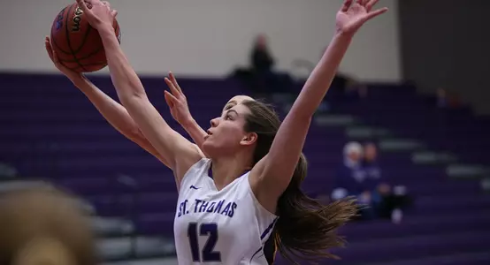 Mid-game surge sends Women's Hoops to 25 wins Image