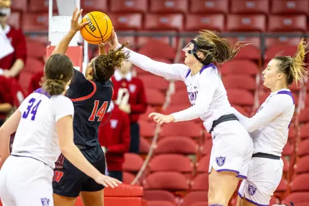 Madison, WI - Jordyn Glynn (12) during a non-conference game against Wisconsin on Sunday, December 11, 2022. The Badgers defeated the Tommies 72-64. (Photo by Kodiak Creative/Jimmy Naprstek)