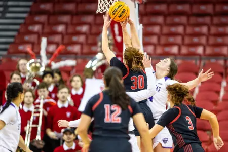 Madison, WI - Jo Langbehn (34) during a non-conference game against Wisconsin on Sunday, December 11, 2022. The Badgers defeated the Tommies 72-64. (Photo by Kodiak Creative/Jimmy Naprstek)