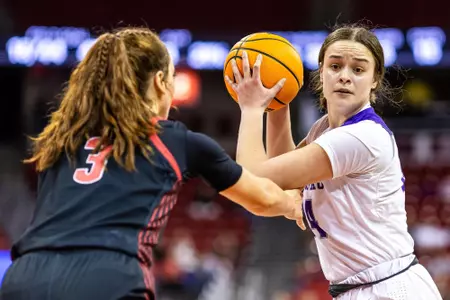 Madison, WI - Jo Langbehn (34) during a non-conference game against Wisconsin on Sunday, December 11, 2022. The Badgers defeated the Tommies 72-64. (Photo by Kodiak Creative/Jimmy Naprstek)