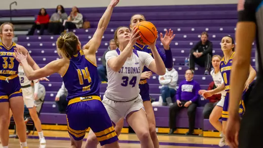 Women’s Basketball win streak snapped by Leathernecks on final second basket Image