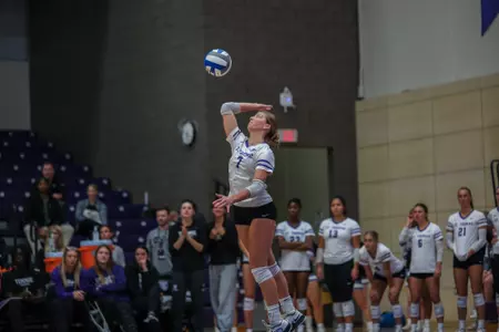 Gustafson double-double helps Tommies to 3-1 win over Fighting Hawks Image