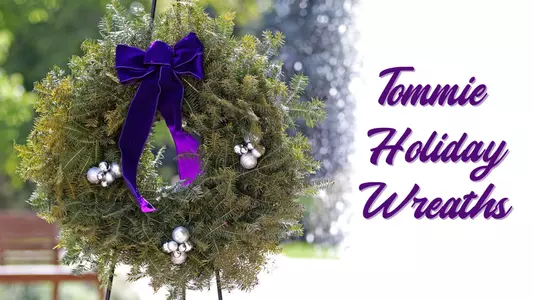 Tommie Holiday Wreaths